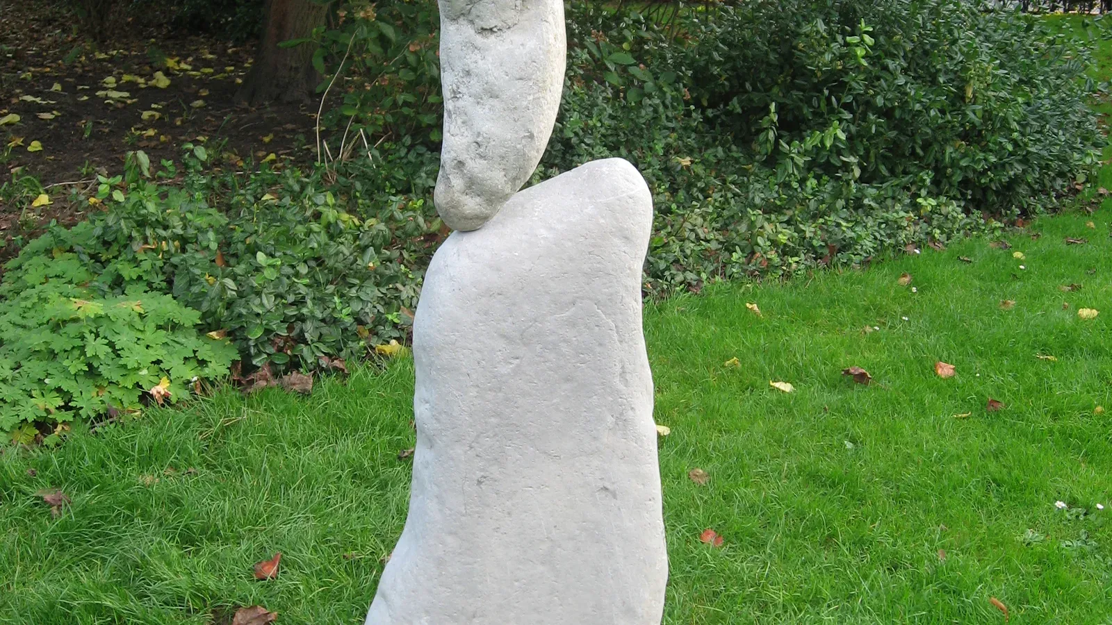 An outdoor sculpture at the 2007 Frieze Art Fair in The Regent’s Park, London