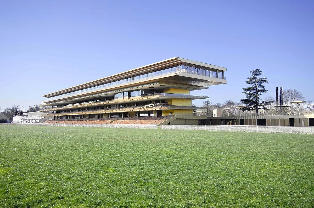 The new ParisLongchamp grandstand with its stacked horizontal terraces above the racetrack